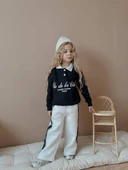 KIZ ÇOCUK YAKA MODELLİ DÜĞMELİ GENİŞ PAÇALI 3 İPLİK EŞOFMAN TAKIMI thumbnail 7