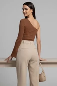 Tek Omuzlu Basic Bluz kahve T4275 thumbnail 3