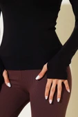 Basic Parmak Geçirme Detaylı Bluz siyah T4266 thumbnail 3