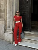 Crop pantolon biyeli takım kırmızı thumbnail 4