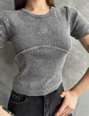 Nakış işlemeli asit yıkamalı bluz thumbnail 2