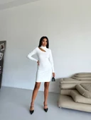 Boğazlı gögüs dekolteli elbise beyaz f2333 thumbnail 3