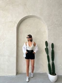 Kemer detaylı gabardin şort siyah s25289 thumbnail 6