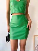 Tek yırtmaçlı arkadan fermuarlı deri etek yeşil s24475 thumbnail 3