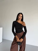 Omuz detaylı kollu bluz siyah f2336 thumbnail 2