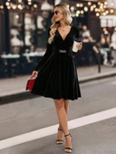 Kadın Uzun Kollu Kruvaze Yakalı Toka Detaylı Mini Kadife Elbise thumbnail 2