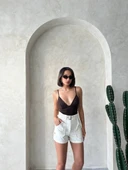 Kemer detaylı gabardin şort krem s25289 thumbnail 8