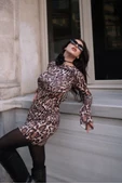 Kadın Uzun Kollu Sırtı Açık Bağlamalı Leopar Desenli Kısa Dalgıç Elbise thumbnail 10