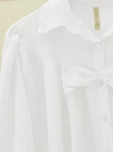 Önü Fiyonk Detaylı Parçalı Gömlek -Beyaz thumbnail 2