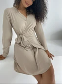 Kruvaze Yaka Bağlamalı Fırfırlı Ayrobin Elbise     -Bej thumbnail 2