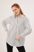 Çift Çizgi Geçişli Düğmeli Gri Gömlek thumbnail 1