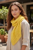 Örgü Desenli Üçgen Sarı Püsküllü Omuz Şalı thumbnail 1