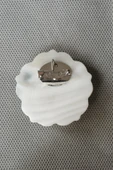 Çiçek Motifi Beyaz Sedef Broş BR10-6 thumbnail 5