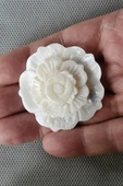 Çiçek Motifi Beyaz Sedef Broş BR10-6 thumbnail 1