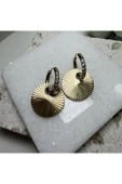 nesdesign Çelik Taşlı Gold Yuvarlak Dövme Pullu Küpe thumbnail 1