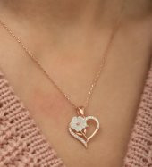 Manolya Çiçeği Kalp Tasarımlı 925 Ayar Gümüş Kolye ROSE thumbnail 4