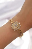 Pirinç Gold Renk İri Zirkon Taşlı Çiçek Figürlü Bileklik - TJ-BB6141 thumbnail 1