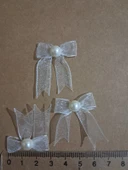 Pratikbox Mini Fiyonk / Tül 1cm'lik / Hediyelik / Süsleme / Beyaz Renk/Yarım incili / 100 Adet thumbnail 4