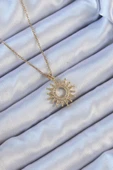 316L Çelik Zincir Altın Renk Zirkon Taşlı Parlayan Güneş Kolye - TJ-BKO9105 thumbnail 1