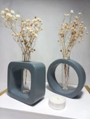 Gri Masaüstü Minimal 2'li Vazo Seti, Yuvarlak-Kare Formlu, Cam Tüplü Vazo thumbnail 4