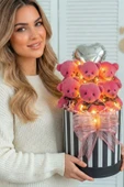 Premium Silindir Hediye Kutusunda, Kalp Balonlu LED Işıklı 6’lı Fuşya Ayıcık Buketi, Sevdiğini Hediye thumbnail 1