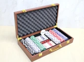 Deri Çantalı 300 Chip Ve 2 Adet İskambil Kağitına Sahip Poker Oyunu Liv630 thumbnail 1