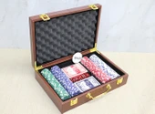 Deri Çantalı 200 Chip Ve 2 Adet İskambil Kağitına Sahip Poker Oyunu Liv629 thumbnail 1