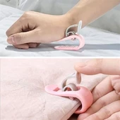 4 Adet İğnesiz Yorgan Çarşaf Ve Perde Tutucu Sabitleyici Kaydırmaz Örtü Düzenleyici Klips thumbnail 4