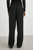 Beli Lastikli Pileli Geniş Paça Pantolon Siyah thumbnail 6