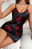 Büyük Kırmızı Kalp Desenli Siyah Saten Gecelik thumbnail 1