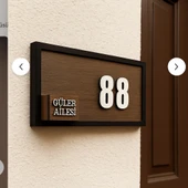 Kişiye Özel Çiçekli Ahşap Kapı Numarası ve İsimlik – Dekoratif Ev Kapı Süsü thumbnail 3