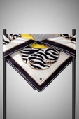 %100 Twill İpek Zincirli Ve Zebra Desenli Siyah - Limon Sarısı Renkli 90x90 Eşarp Dikim Şekli : El Dikişi thumbnail 11