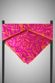 % 57 İPEK % 43 VİSKON Twill İpek Büyük Çiçek Desenli Fuşya - Turuncu Renkli 90x90 Eşarp Dikim Şekli : El Dikişi thumbnail 4