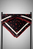 100% Twill İpek Bordürlü Çıtır Çiçek Desenli Siyah - Kırmızı Renkli 90x90 Dikim Şekli : El Dikişi Eşarp thumbnail 3