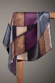 %100 Twill İpek Dokulu ve Geometrik Desenli Mürdüm - Vizon Renkli 90x90 Eşarp Dikim Şekli : El Dikişi thumbnail 3