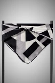%100 Twill İpek Geometrik Çizgi Desenli Siyah - Krem Renkli 90x90 Eşarp Kenar Dikiş Şekli El Dikişli thumbnail 6