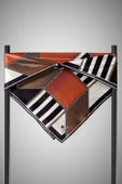 %100 Twill İpek Geometrik Desenli Taba - Vizon Renkli 90x90 Eşarp Dikim Şekli : El Dikişi thumbnail 5