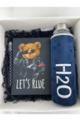 Dörtel Tedarik H2O Kadife Kılıflı Matara Lacivert 600 ML, Tükenmez Kalem, Let's Ride Temalı Defter Hediye Kutusu thumbnail 1