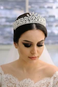SimgeAksesuar Kristal taşlı şık ve zarif gelin tacı thumbnail 3