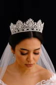SimgeAksesuar Kristal Taşlı Şık ve Zarif Gelin Tacı thumbnail 3