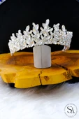 SimgeAksesuar Kristal Taşlı Şık Ve Zarif Gelin Tacı thumbnail 2