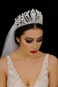 SimgeAksesuar Kristal taşlı şık ve zarif gelin tacı thumbnail 3