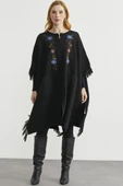 Çiçek Nakışlı Yünlü Triko Panço - Siyah thumbnail 1