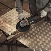 Worx WX709 2350Watt 230mm Profesyonel Dönebilir Tutma Kollu Büyük Taşlama thumbnail 9