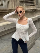 Kare yakalı Büzgülü Dantel Asimetrik Kloş Etek Ucuyla. Bluz, thumbnail 2