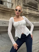 Kare yakalı Büzgülü Dantel Asimetrik Kloş Etek Ucuyla. Bluz, thumbnail 1