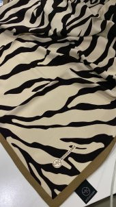 Karamel Serisi Zebrasa Desenli Şal thumbnail 3