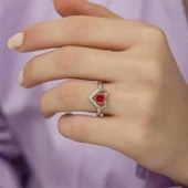 Kırmızı Zirkon Taşlı Kalp Motifli Tektaş Gümüş Bayan Yüzük thumbnail 8