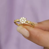 Altın Kaplama Zirkon Taşlı Papatya Model Gümüş Bayan Yüzük thumbnail 5