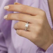 Dört Tırnaklı Zirkon Taşlı Tektaş Gümüş Bayan Yüzük thumbnail 9